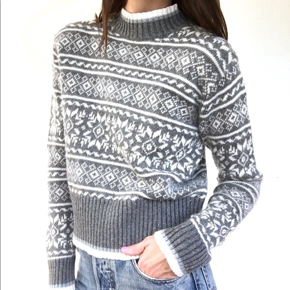 Mockneck snowflake cropped sweater - Picture 7 of 8